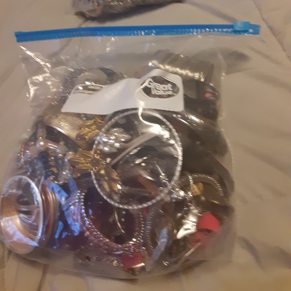 COPY - I have Jewelry- Betsy Johnson necklace - house decor- coach 👛 and a popp - Picture 4 of 16